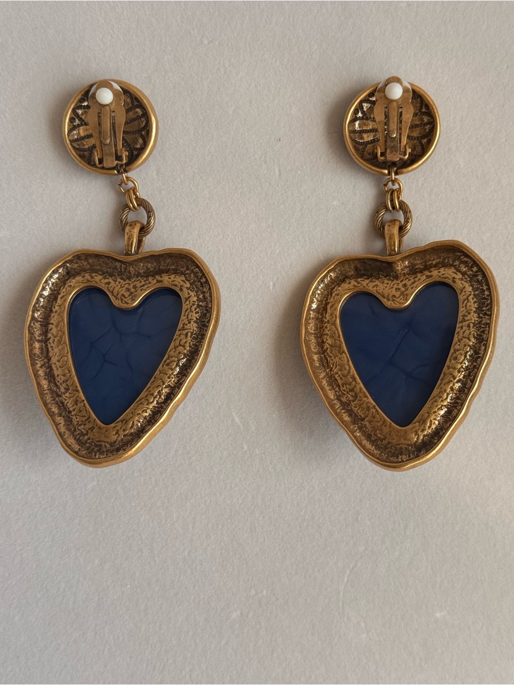 (Modern) Vintage French Inspired Gold-Tone Heart Drop Earrings Heart Motif - Picture 4 of 4